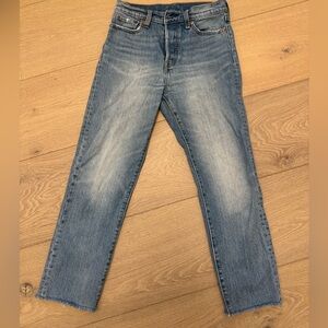 Levi’s Wedgie Icon Fit Ankle Length - size 26